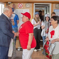 гости праздника и Борис Александрович Саломатин